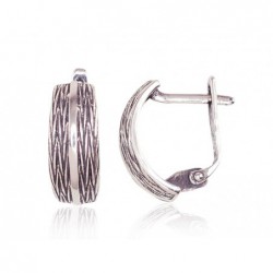 Sidabriniai auskarai ant cilindrinės spynos0