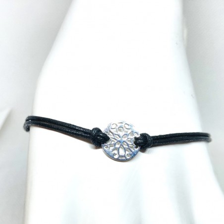 Sidabrinė apyrankė su siūlu