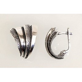 Sidabriniai auskarai ant cilindrinės spynos0