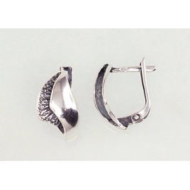 Sidabriniai auskarai ant cilindrinės spynos0