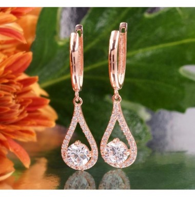 Auksiniai auskarai ant cilindrinės spynos1