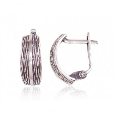 Sidabriniai auskarai ant cilindrinės spynos0