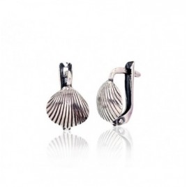 Sidabriniai auskarai ant cilindrinės spynos0