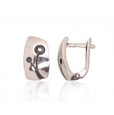 Sidabriniai auskarai ant cilindrinės spynos0