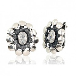 Sidabriniai auskarai ant cilindrinės spynos0