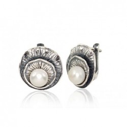 Sidabriniai auskarai ant cilindrinės spynos0