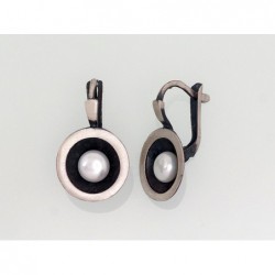 Sidabriniai auskarai ant cilindrinės spynos0