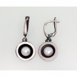 Sidabriniai auskarai ant cilindrinės spynos0