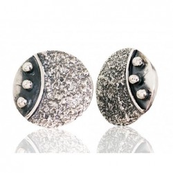 Sidabriniai auskarai ant cilindrinės spynos0