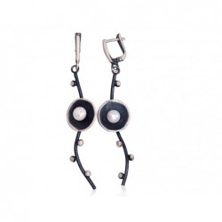 Sidabriniai auskarai ant cilindrinės spynos0